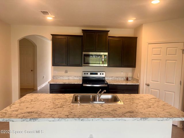859 Serenade Street NW, Palm Bay, FL 32907
