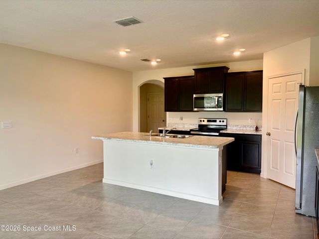 859 Serenade Street NW, Palm Bay, FL 32907