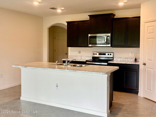 859 Serenade Street NW, Palm Bay, FL 32907