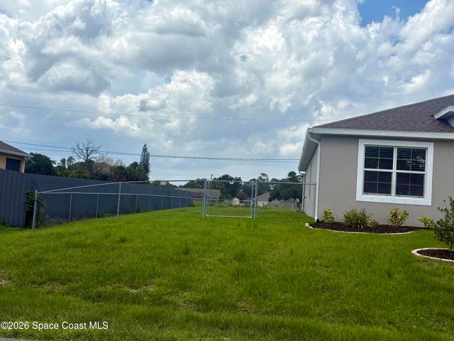 859 Serenade Street NW, Palm Bay, FL 32907