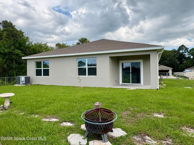 859 Serenade Street NW, Palm Bay, FL 32907