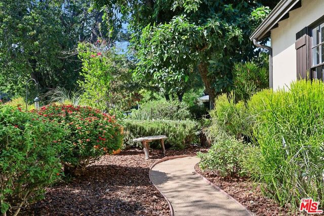 6820 Texhoma Avenue, Lake Balboa, CA 91406