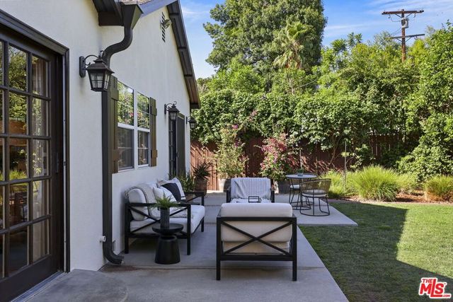 6820 Texhoma Avenue, Lake Balboa, CA 91406