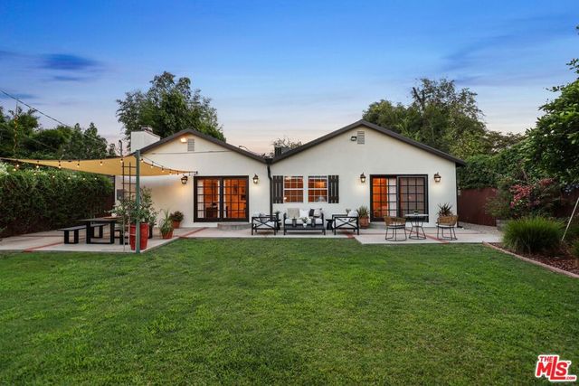 6820 Texhoma Avenue, Lake Balboa, CA 91406