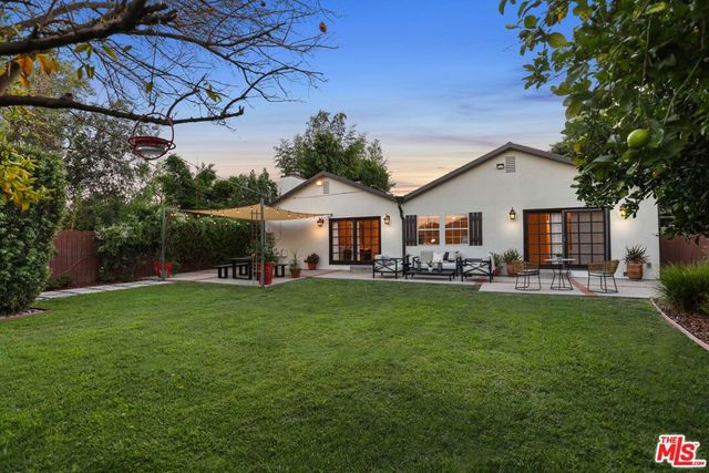 6820 Texhoma Avenue, Lake Balboa, CA 91406