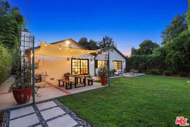 6820 Texhoma Avenue, Lake Balboa, CA 91406
