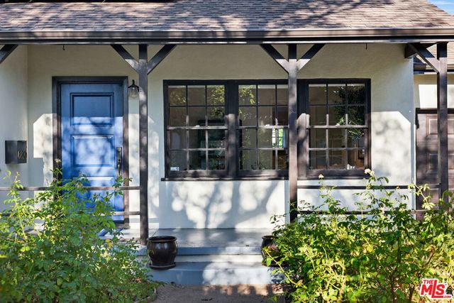 6820 Texhoma Avenue, Lake Balboa, CA 91406