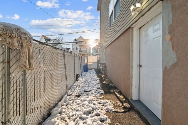 110 Redwood Ave, Paterson City, NJ 07522