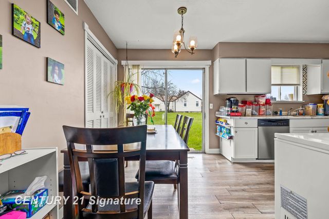 256 River Road, Thomas, MI 48609