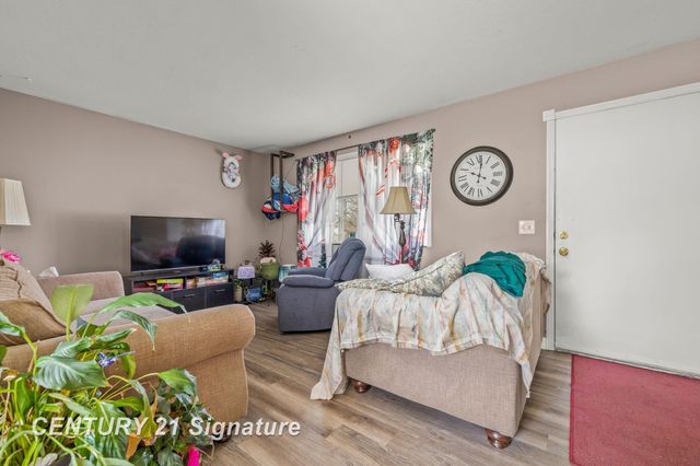 256 River Road, Thomas, MI 48609