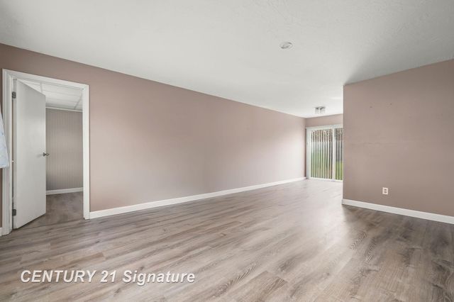 256 River Road, Thomas, MI 48609