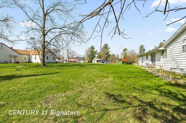 256 River Road, Thomas, MI 48609