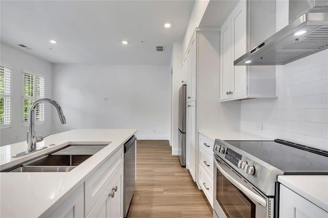 9040 Main Street 128, Woodstock, GA 30188