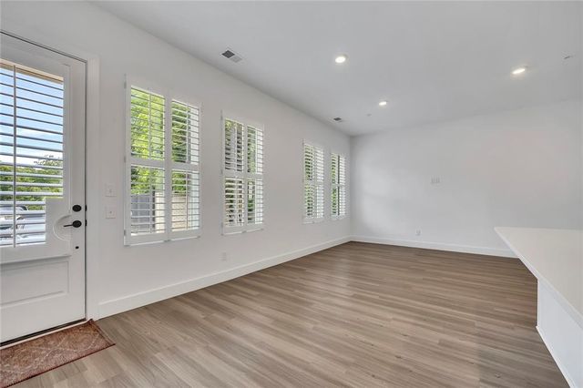 9040 Main Street 128, Woodstock, GA 30188