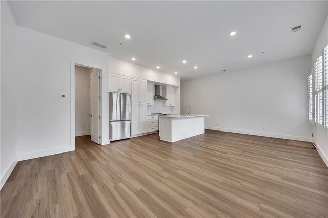 9040 Main Street 128, Woodstock, GA 30188