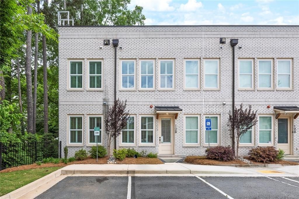 9040 Main Street 128, Woodstock, GA 30188