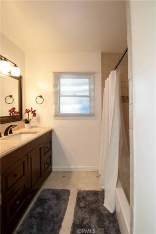 12560 Mineola, Los Angeles, CA 91331