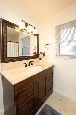 12560 Mineola, Los Angeles, CA 91331
