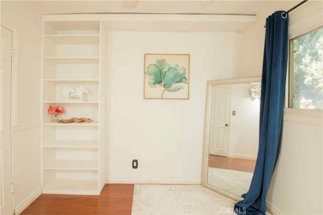 12560 Mineola, Los Angeles, CA 91331