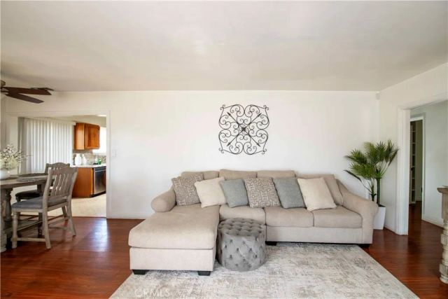 12560 Mineola, Los Angeles, CA 91331