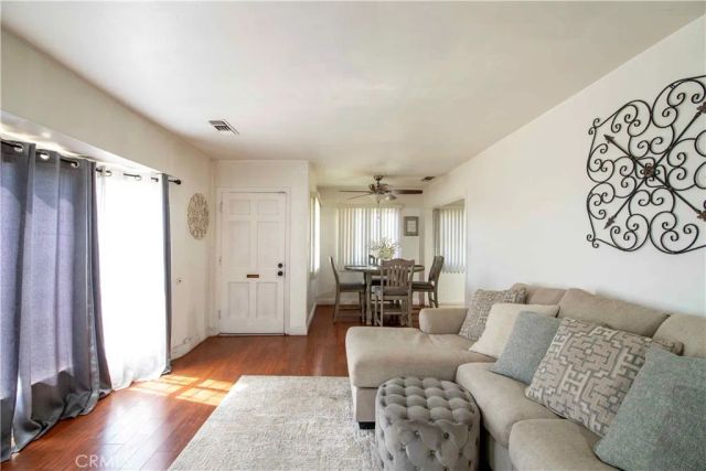 12560 Mineola, Los Angeles, CA 91331