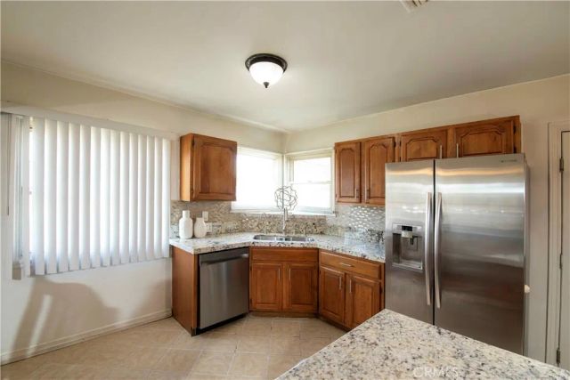 12560 Mineola, Los Angeles, CA 91331