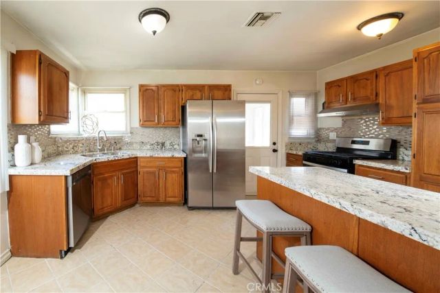 12560 Mineola, Los Angeles, CA 91331