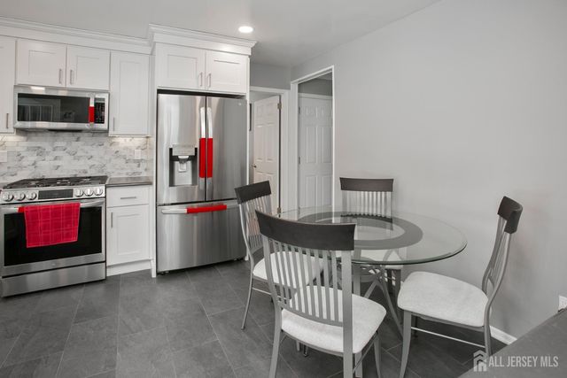 3 Hummingbird Lane, Edison, NJ 08820