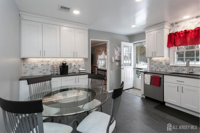 3 Hummingbird Lane, Edison, NJ 08820