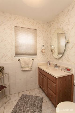 3 Hummingbird Lane, Edison, NJ 08820