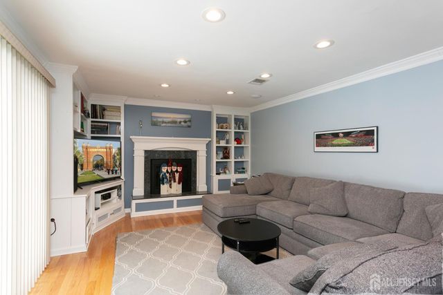 3 Hummingbird Lane, Edison, NJ 08820