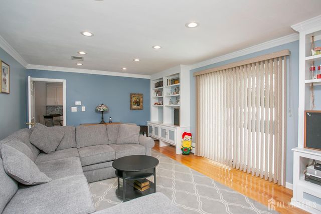 3 Hummingbird Lane, Edison, NJ 08820