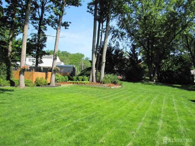 3 Hummingbird Lane, Edison, NJ 08820