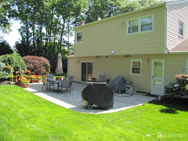 3 Hummingbird Lane, Edison, NJ 08820