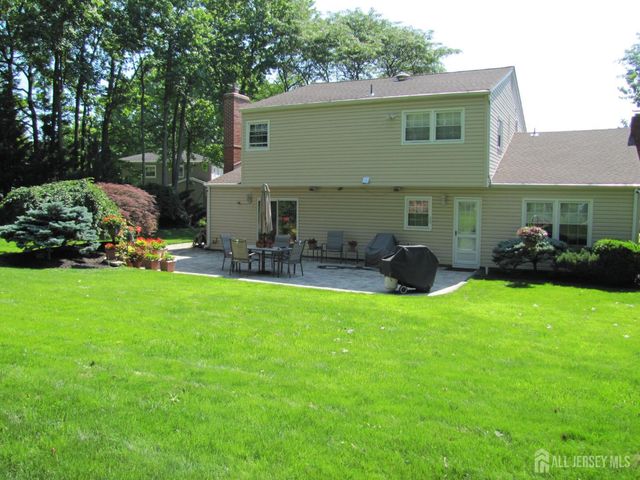 3 Hummingbird Lane, Edison, NJ 08820
