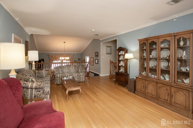 3 Hummingbird Lane, Edison, NJ 08820