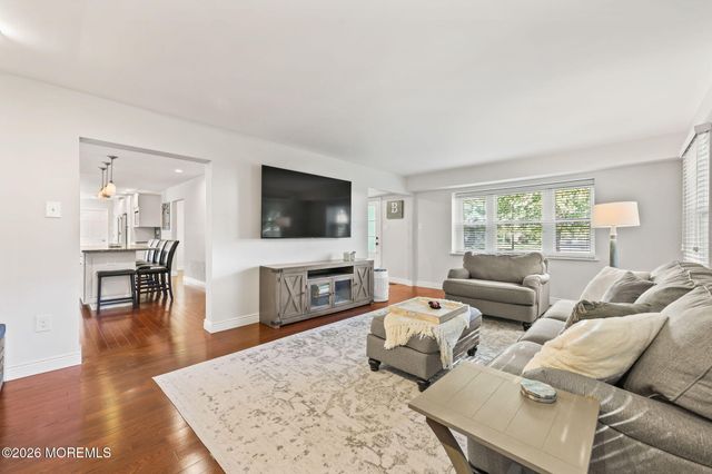 22 Knox Lane, Englishtown, NJ 07726