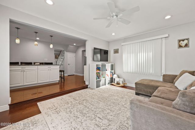 22 Knox Lane, Englishtown, NJ 07726