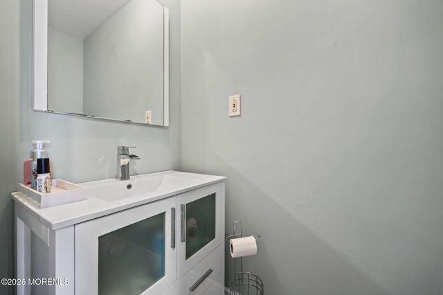 22 Knox Lane, Englishtown, NJ 07726