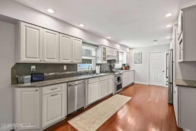 22 Knox Lane, Englishtown, NJ 07726