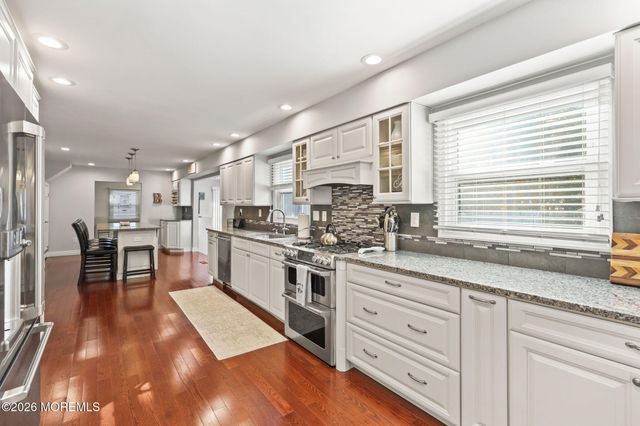 22 Knox Lane, Englishtown, NJ 07726