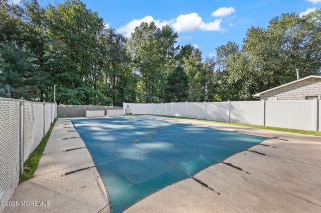 22 Knox Lane, Englishtown, NJ 07726