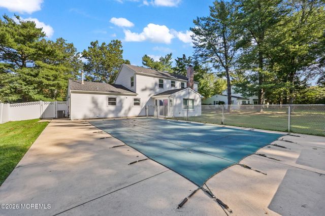 22 Knox Lane, Englishtown, NJ 07726