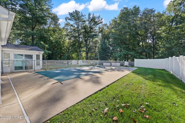 22 Knox Lane, Englishtown, NJ 07726