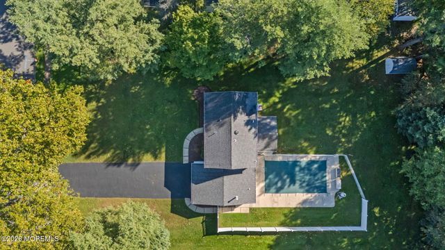 22 Knox Lane, Englishtown, NJ 07726