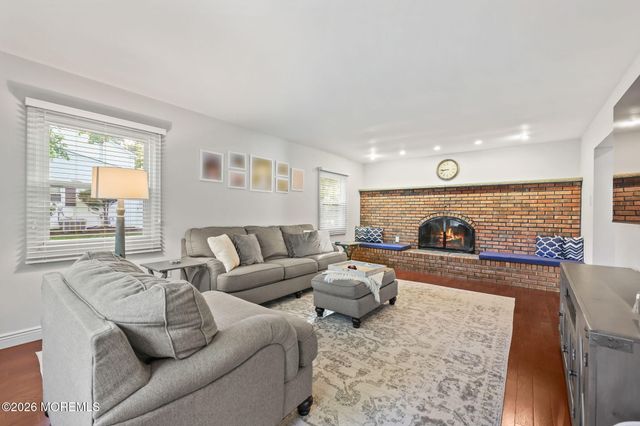 22 Knox Lane, Englishtown, NJ 07726