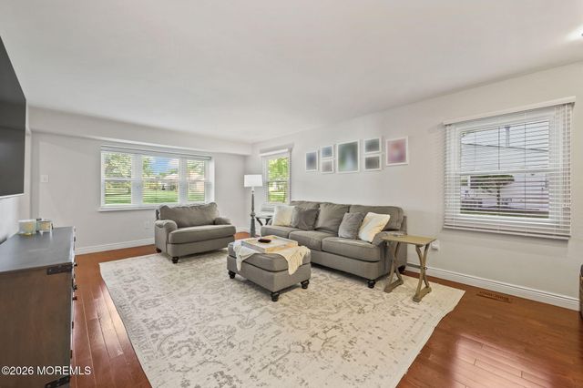 22 Knox Lane, Englishtown, NJ 07726