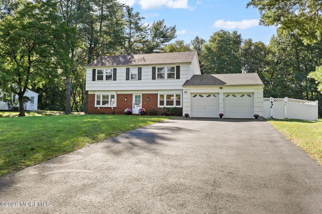 22 Knox Lane, Englishtown, NJ 07726