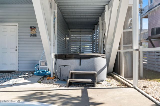 107 SE 71st Street, Oak Island, NC 28465