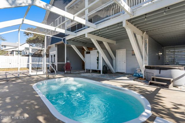 107 SE 71st Street, Oak Island, NC 28465